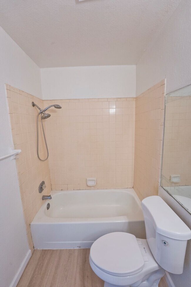 Building Photo - SW  gated community- condo 1bed-1.bath