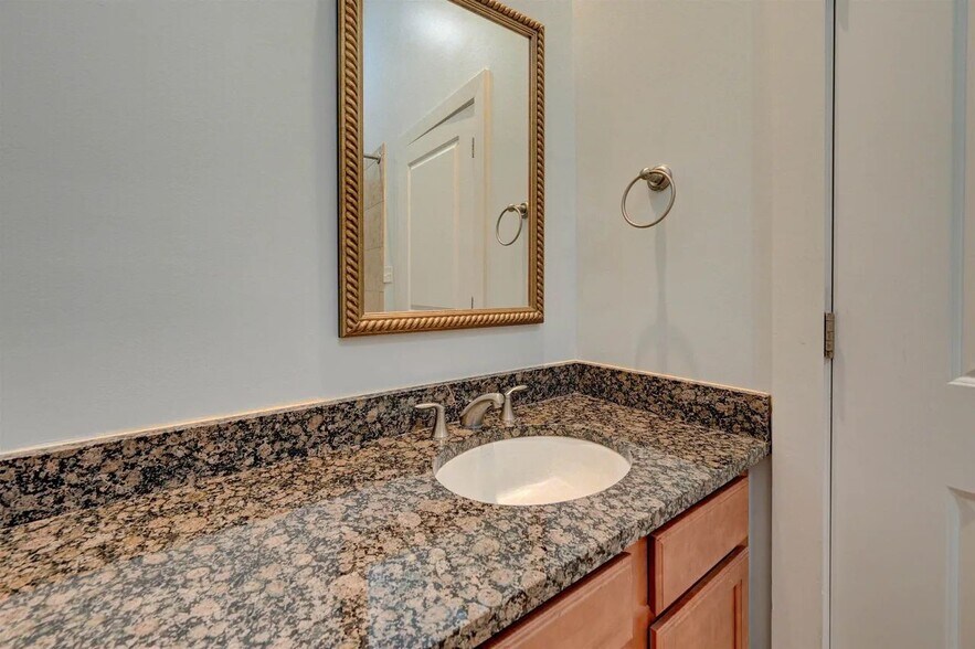 Building Photo - 435 S Front St