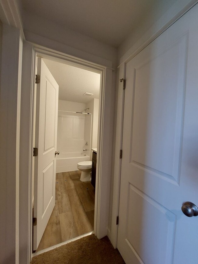 Building Photo - 3 bed 2 bath house