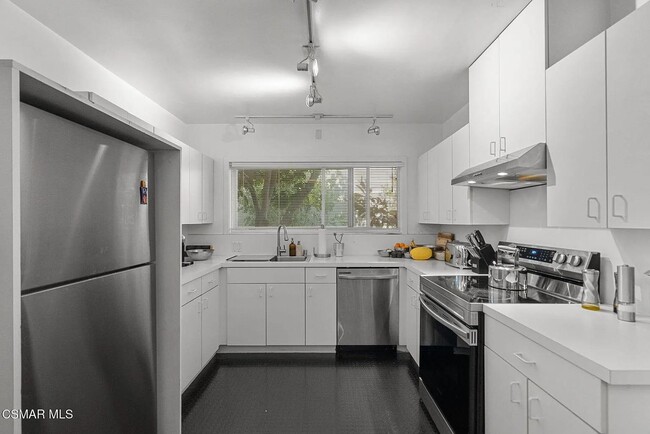 Building Photo - 3300 S Sepulveda Blvd