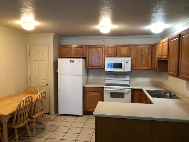 Large Kitchen with Pantry - 567 N University Ave