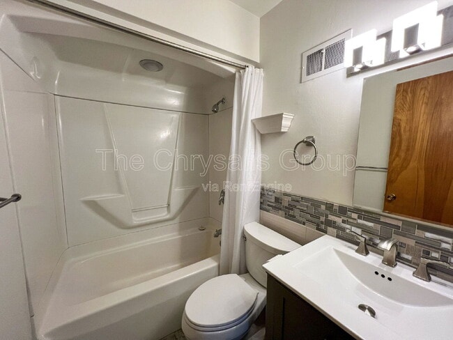 Building Photo - 623 Mason St