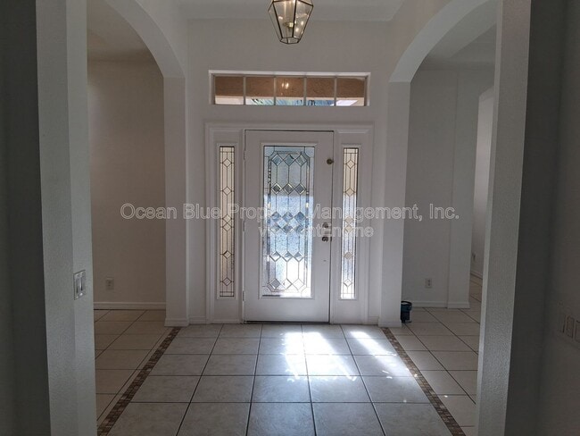 Building Photo - 10214 Evergreen Hill Dr