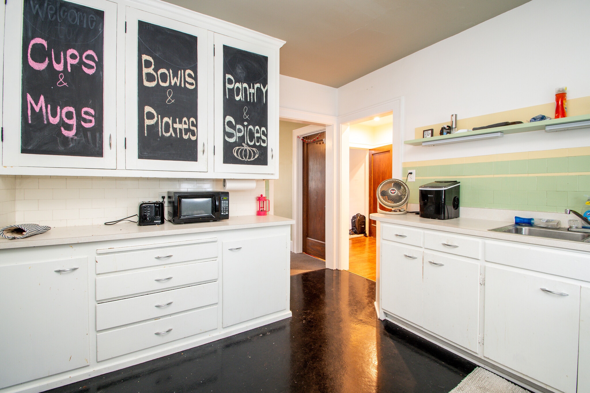 Building Photo - 1411 W Barker Ave