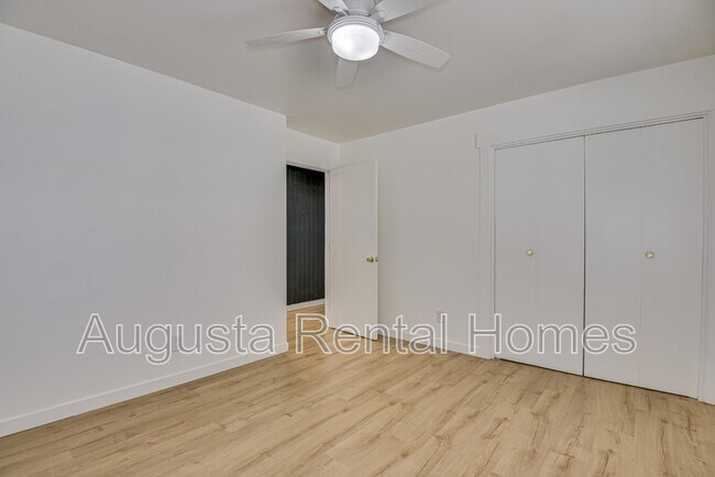 Building Photo - 3137 Edinburgh Dr