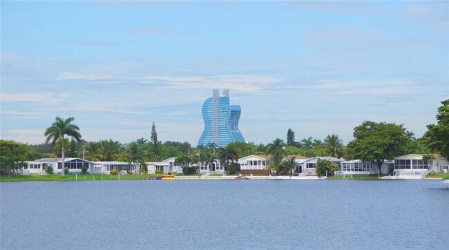 Building Photo - 2710 E Marina Dr