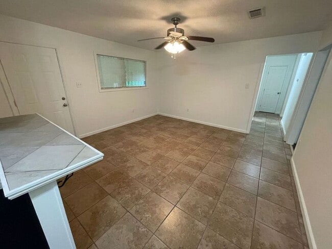 Building Photo - 6563 Franklin Delano Roosevelt Dr