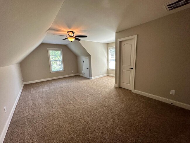 Building Photo - 8643 Amandine Way
