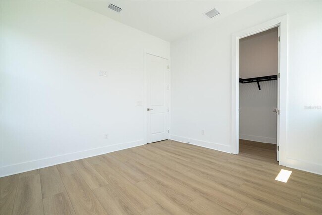 Building Photo - 16044 Pendio Dr