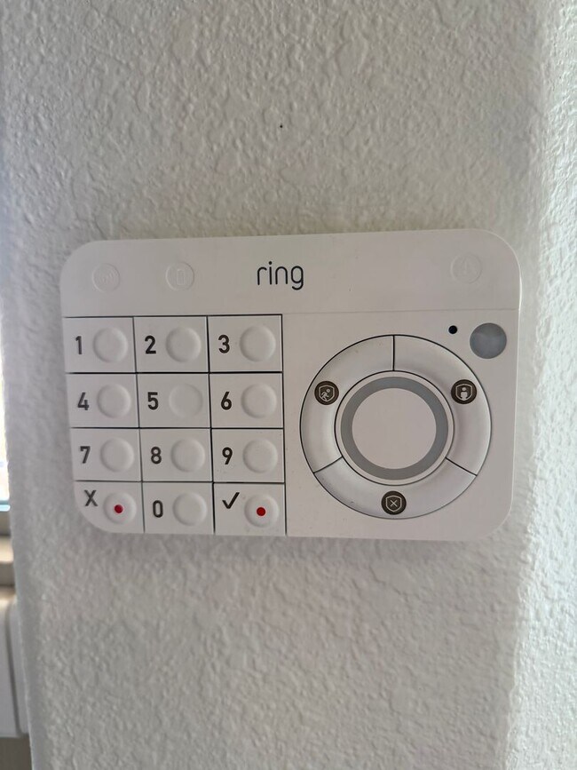 Building Photo - 3-Bedroom House!