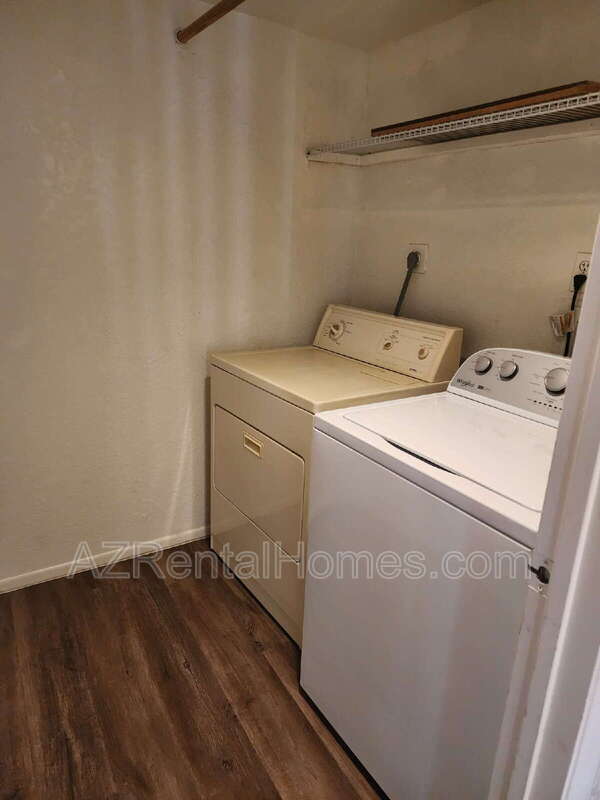 Building Photo - 819 N College Ave