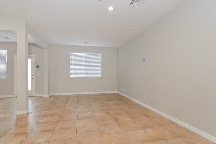 Building Photo - 993 Pebble Lake St