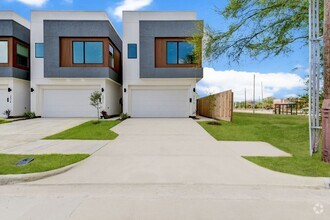 Building Photo - Stunning brand-new modern 3-beds, 3.5-bath...