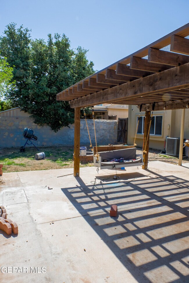Building Photo - 14273 Hacienda Rock Dr