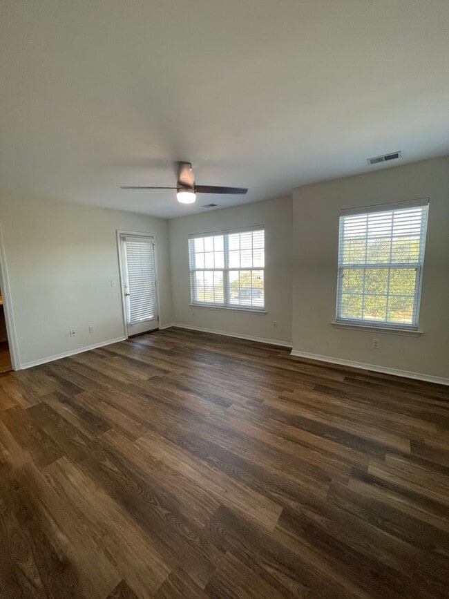 Building Photo - 4 BEDROOM IN GODLEY PARK- POOLER