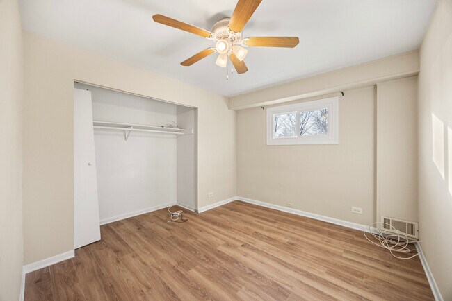 Building Photo - 1309 S Naperville Rd