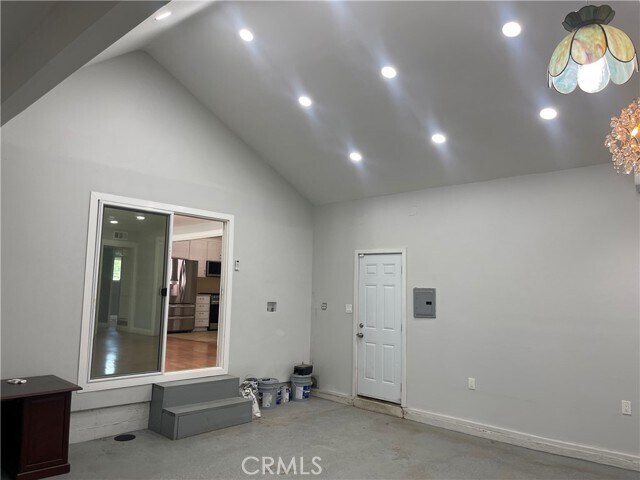 Building Photo - 737 N Garsden Ave