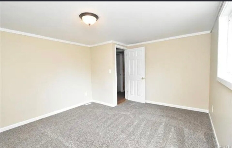 Building Photo - 28 Red Jacket Pky