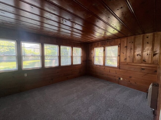 Building Photo - Sit Back, Relax. Your New home Awaits.