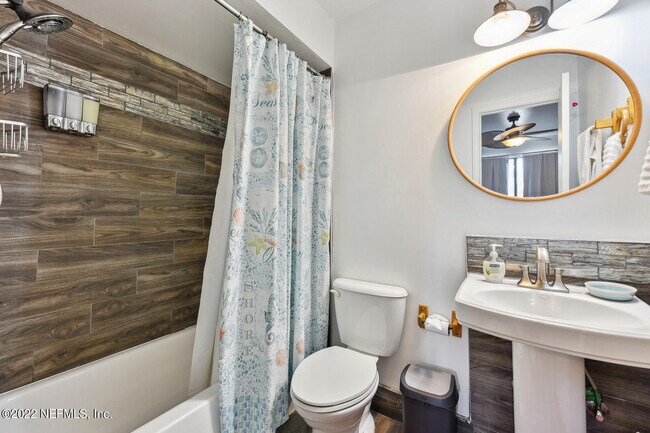 Building Photo - 512 10th Pl S