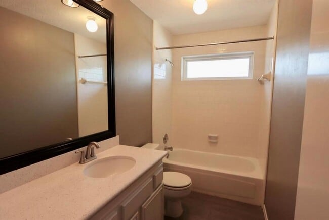 Building Photo - 15815 Pilgrim Hall Dr