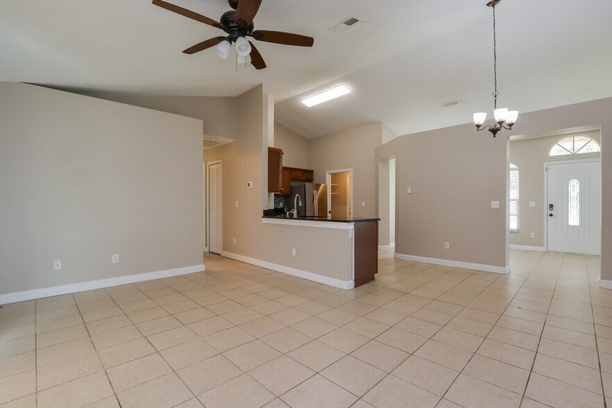 Building Photo - 1306 Silverthorn Dr