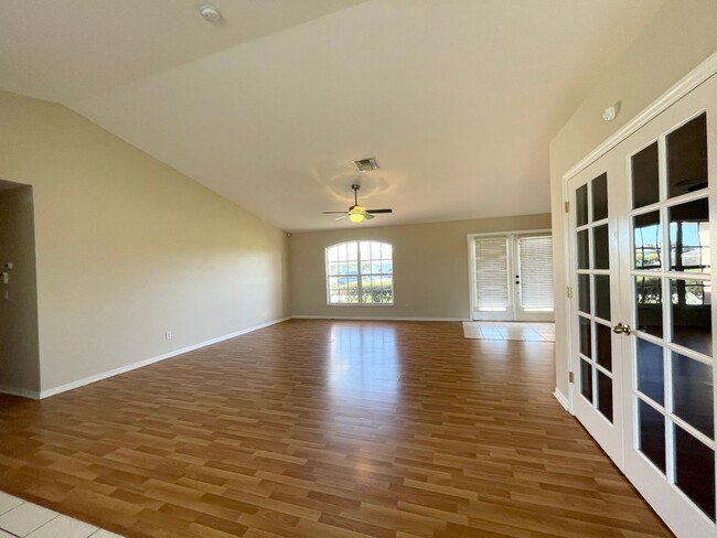 Building Photo - Available Immediately! 3 bedroom PLUS Den-...