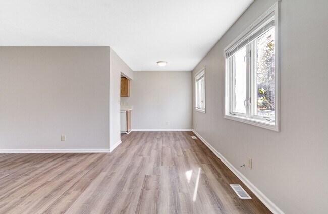 Building Photo - 1104 N Main St