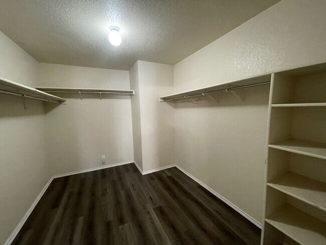 Building Photo - BEAUTIFUL 4 BR W/ MASTER DOWN*HARDWOOD FLOORING IN DINING/ENTRY, LIVING ROOM, MASTER BR AND MASTE...