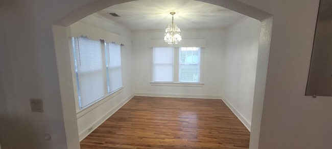 Building Photo - Great 2 bedroom 1 bath Near Midtown Columb...