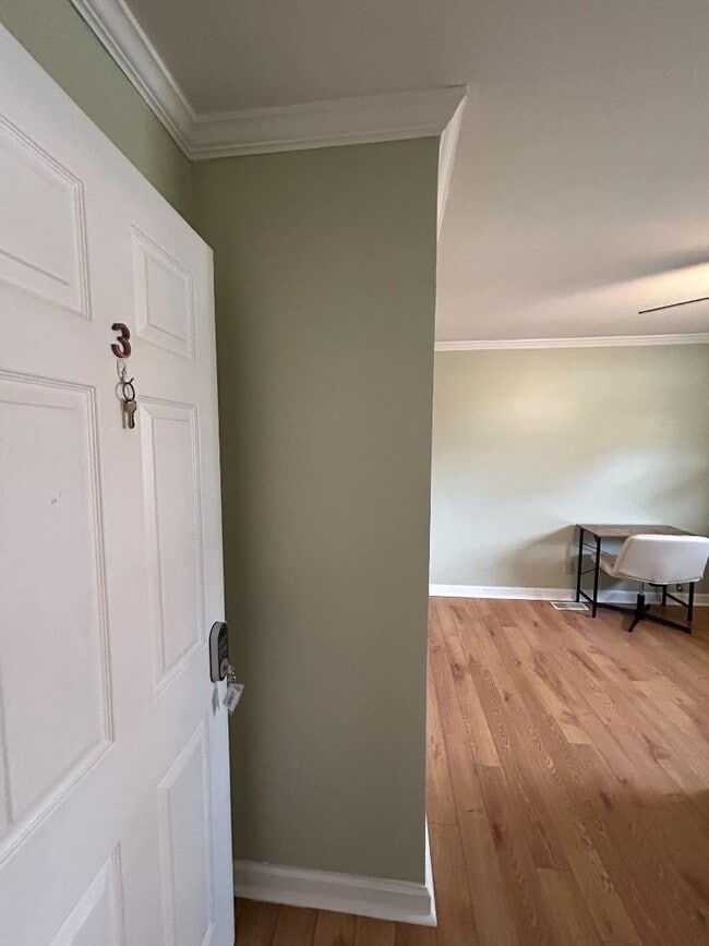 Building Photo - 900 Newcombe Rd