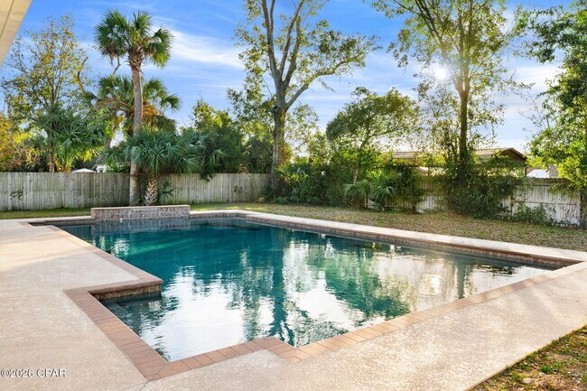 Building Photo - 702 Michigan Ave