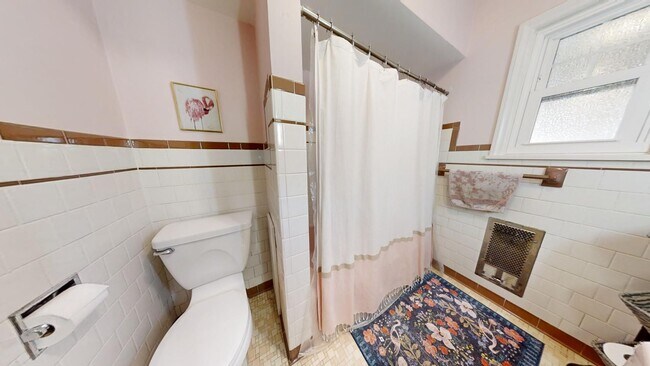 Building Photo - Gorgeous and updated home in Heart of Auburn
