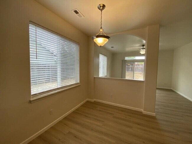 Building Photo - 660 Callahan Dr