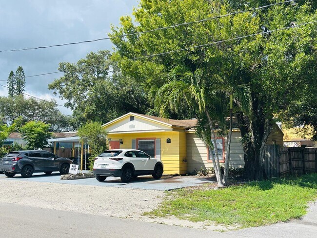 Building Photo - 1913 Riverside Dr