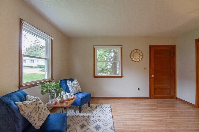 Building Photo - 306 Sycamore St