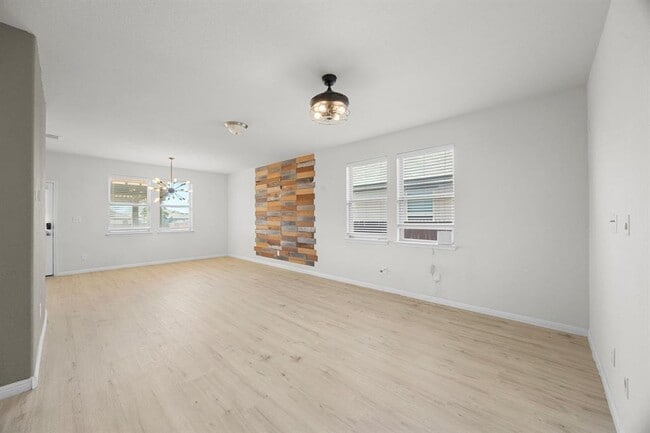 Building Photo - 305 Earl Keen St