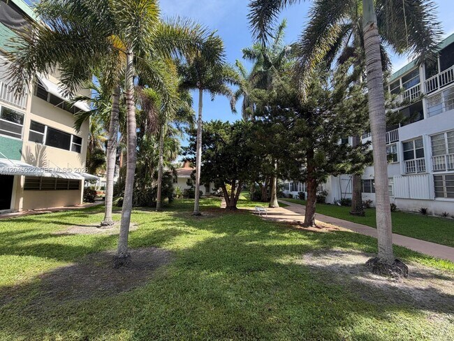 Building Photo - 1333 E Hallandale Beach Blvd
