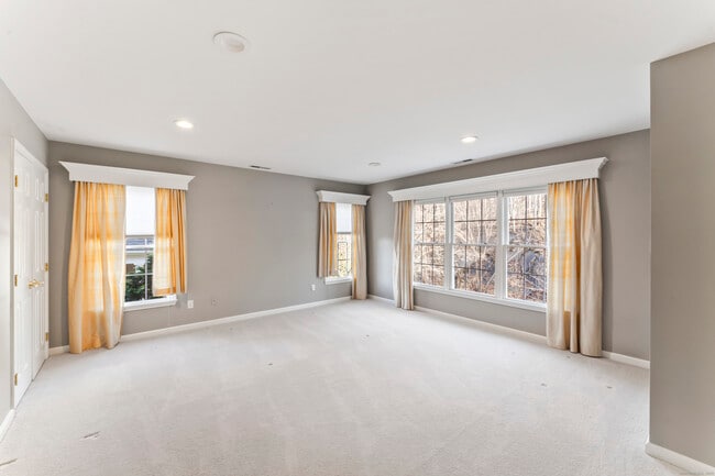 Building Photo - 4 Woods Way