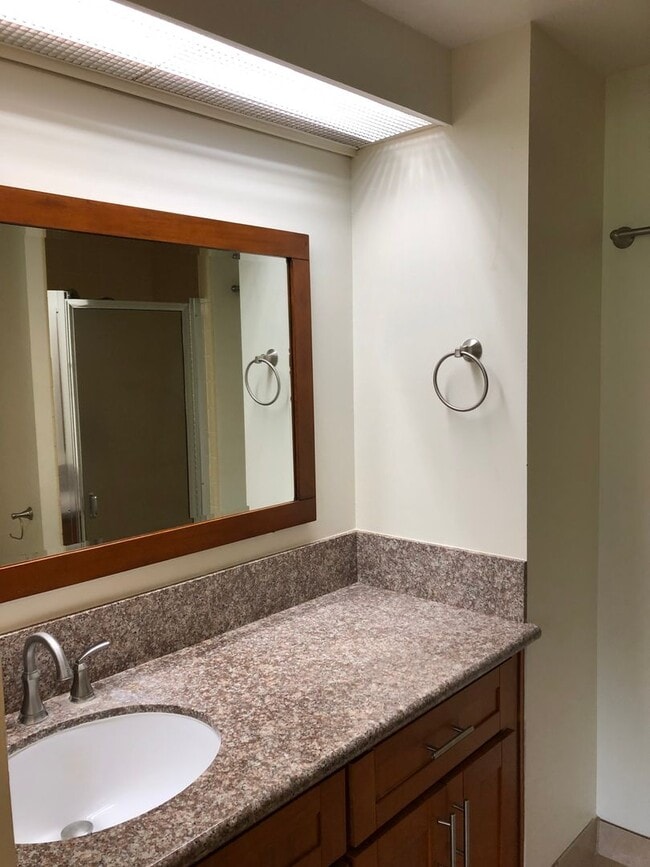 Building Photo - 2 Bed 2 Bath 1 Parking at Marco Polo Apartments, Great Views and Amenities!!!