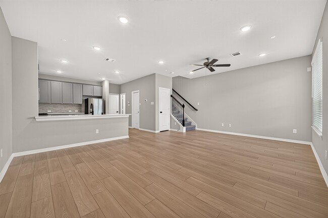 Building Photo - 8033 Scanlan Trl