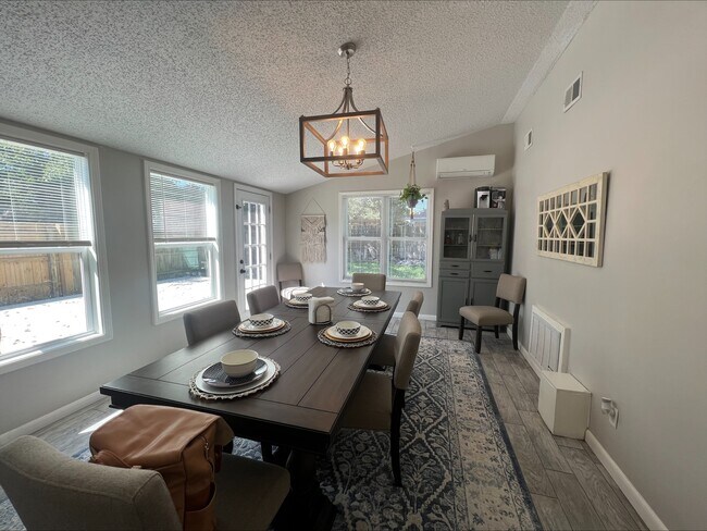 Building Photo - 352 Sailfish Dr