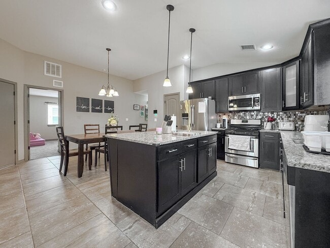 Building Photo - East El Paso 4 bed Refrig A/C Home!