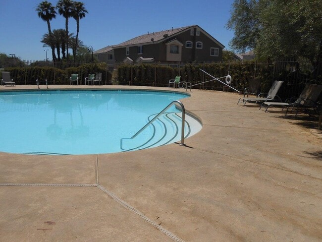 Building Photo - Beautiful Spacious Townhome in Gated Community