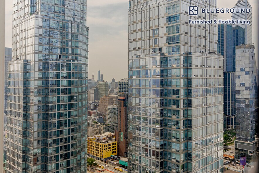 Building Photo - 635 W 42nd St