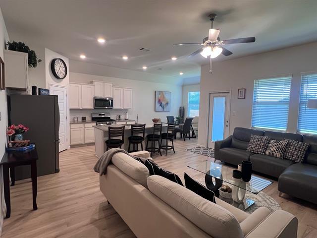 Building Photo - 2909 Llano Dr