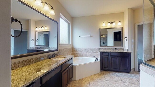 Building Photo - 16807 Chapman Lake Ct