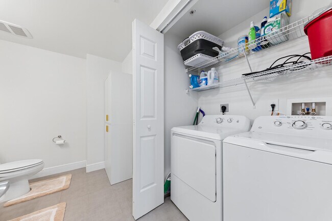 Building Photo - 610 Clematis St