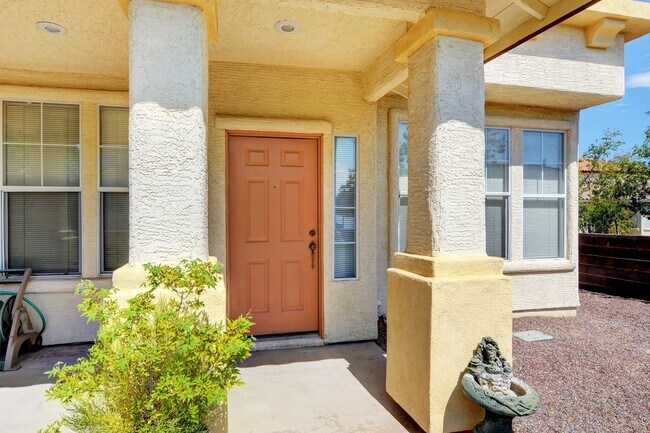 Building Photo - Beautiful 4-Bedroom Home in Gated Summerli...