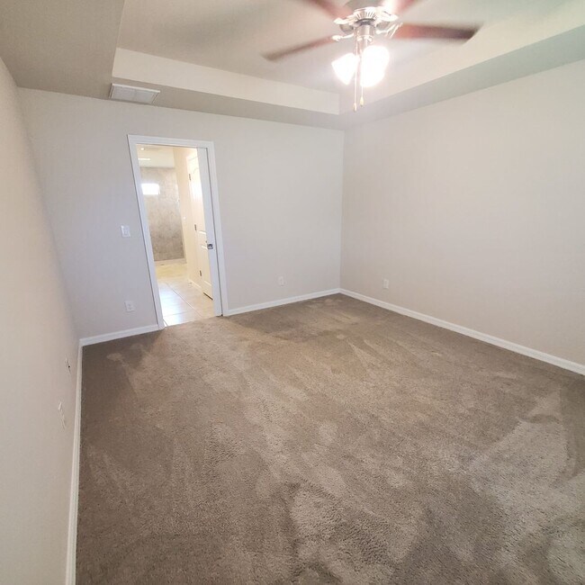 Building Photo - Charming 4-Bedroom 2 Bath Retreat with Mod...